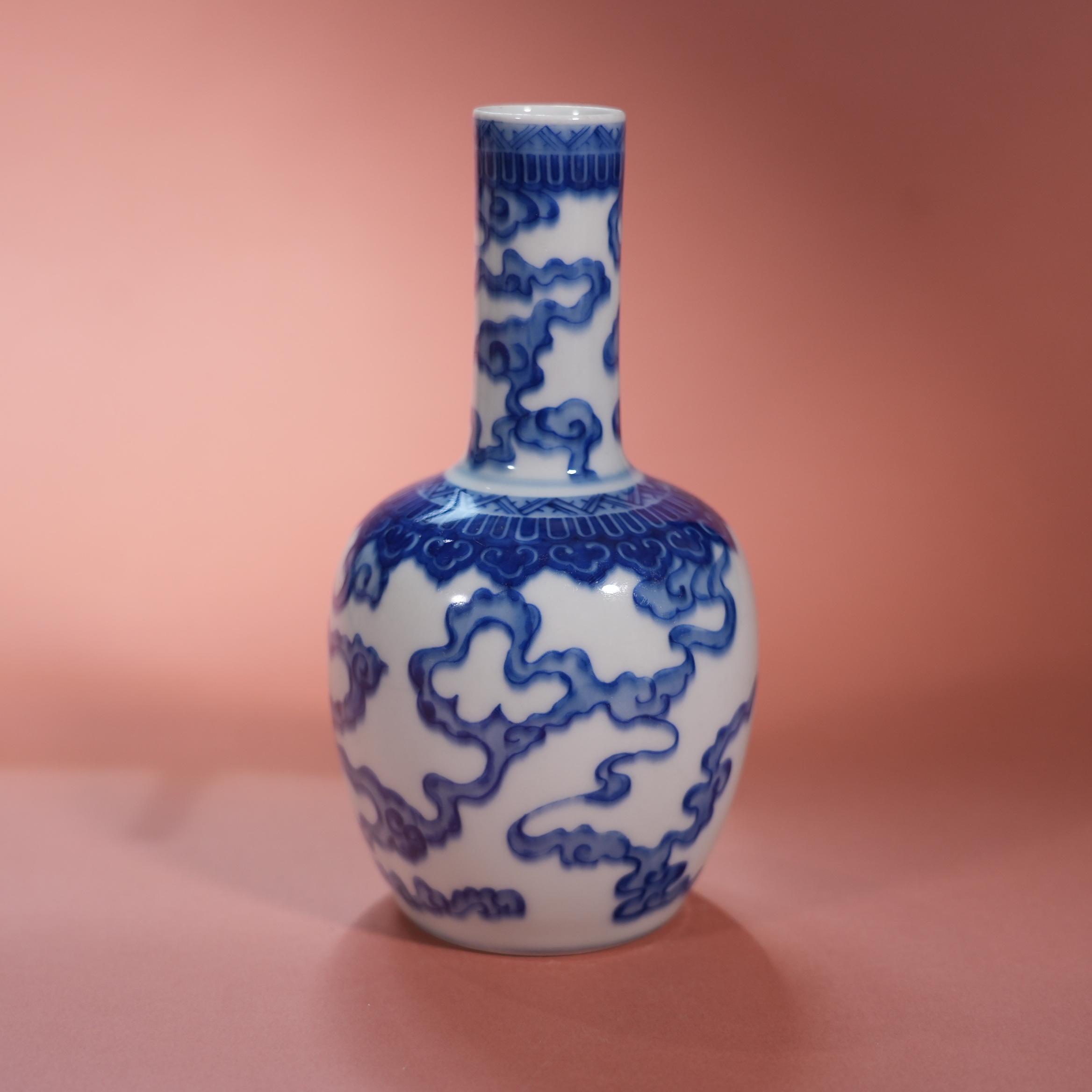 Ancient Chinese Blue and White Cloud Pattern Bell-shaped Vase