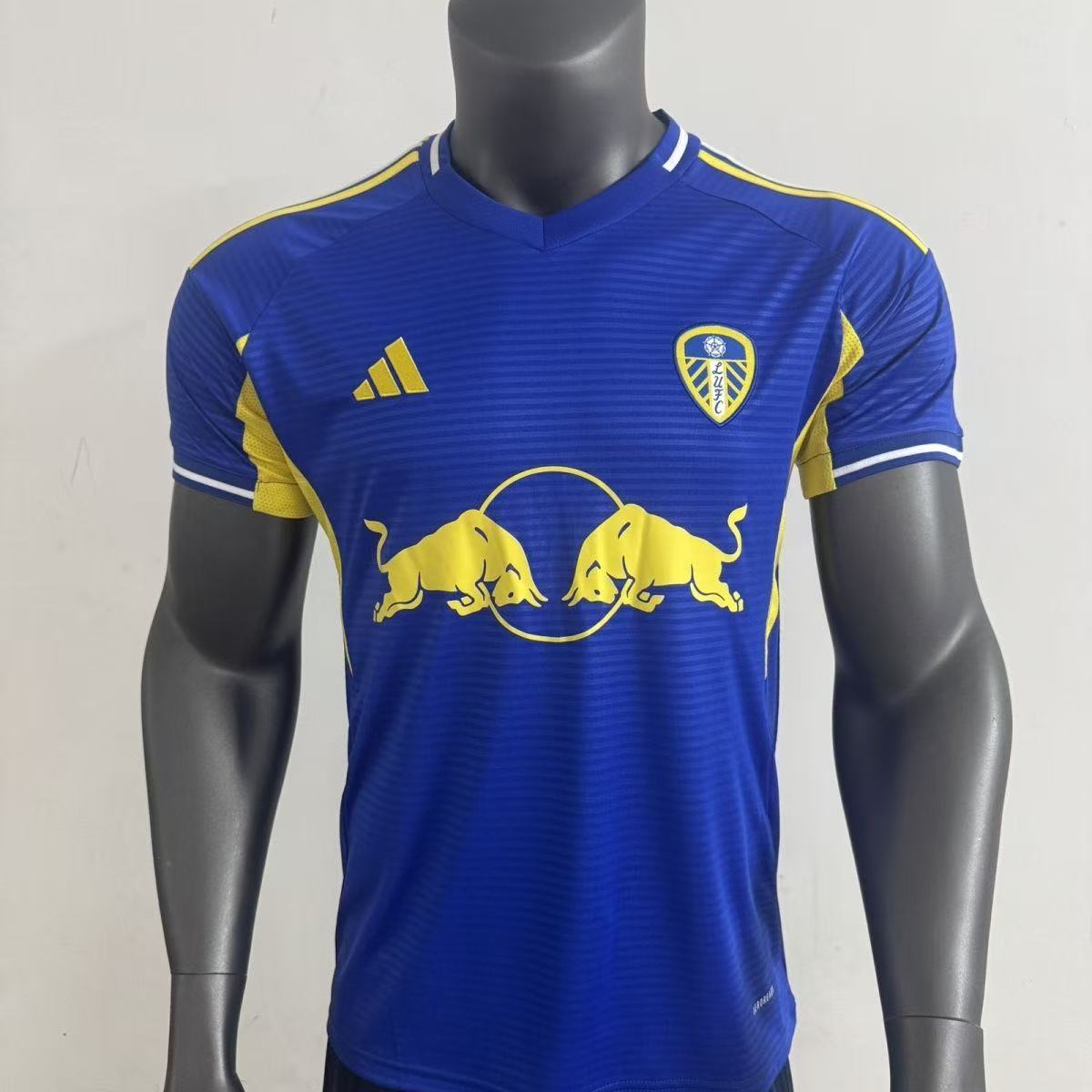 Leeds United 25 26 away men's football fans