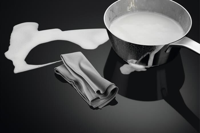 AEG - Piano cottura elettrico TO64IM0BIB 58 cm-Nero