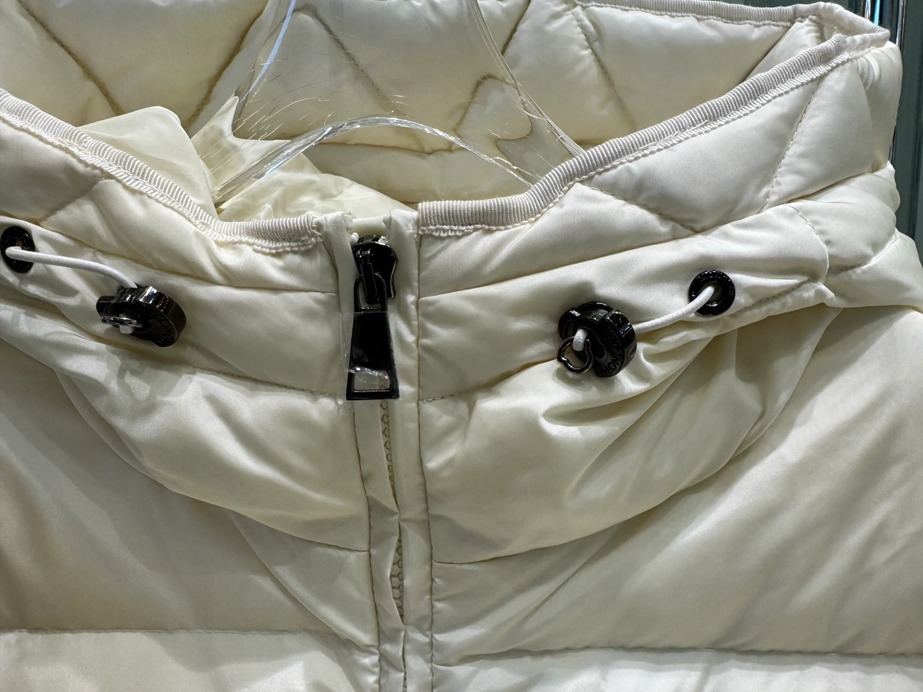 Moncler Avoce Daunenjacken RD184078
