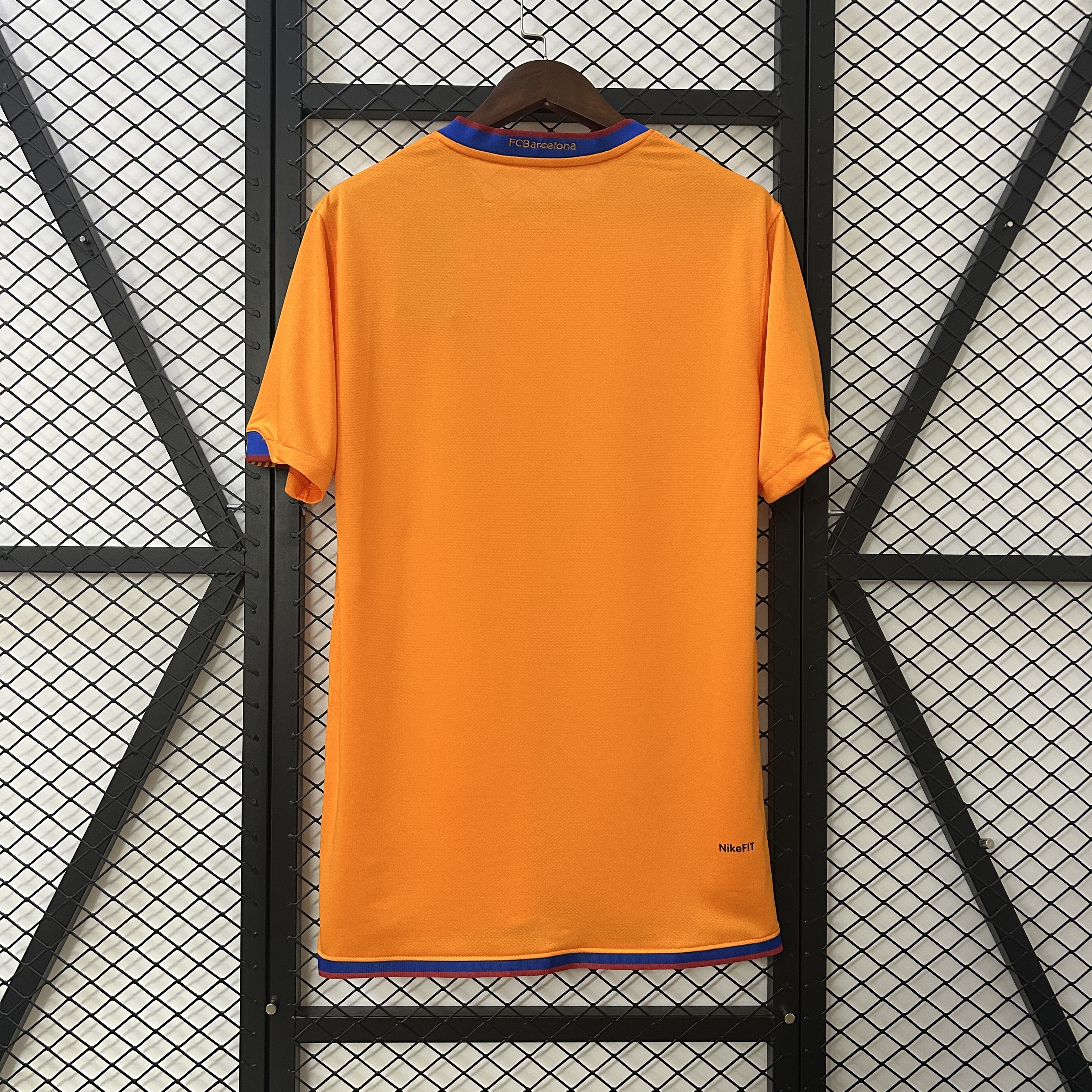 2006/2007 Barcelona Away Retro Football Shirt