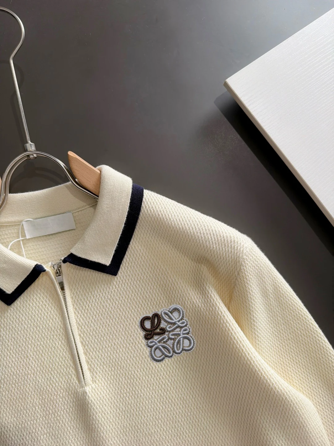 Loewe gestrickt 25FW bestickt weiß Sweatshirts OW718926