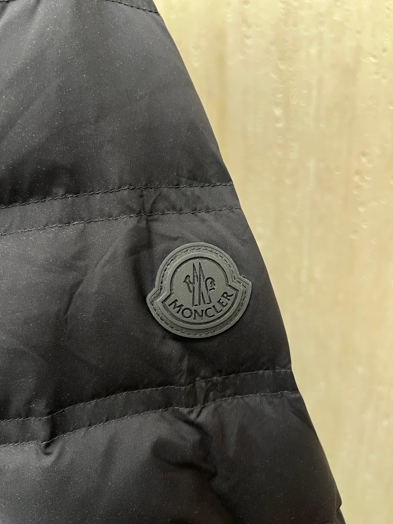 Moncler 26SS Kapuzen Daunenjacke Schwarz NV444222