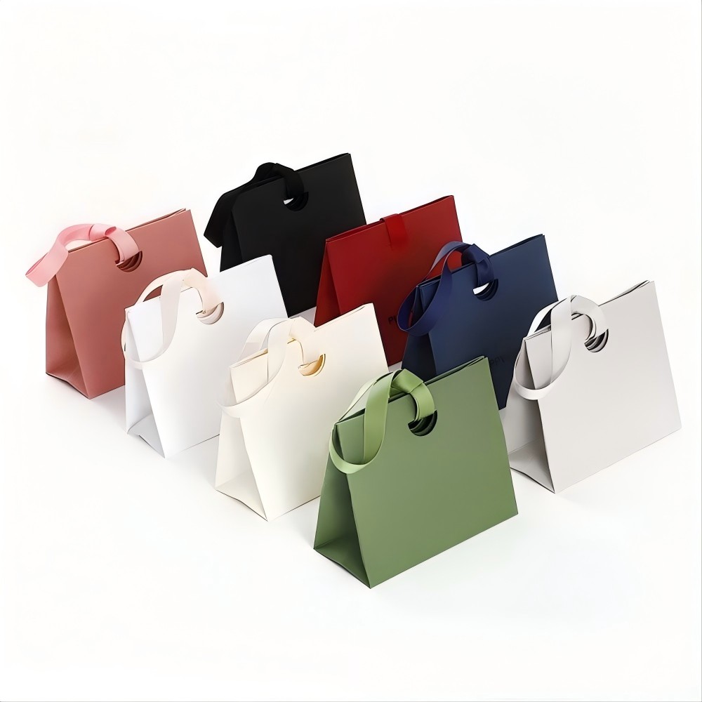New Style Paper Handheld Gift Bag, Custom Printed Cosmetic Lipstick Packaging Bag, Reusable Portable Gift Paper Bag For Present Wholesale