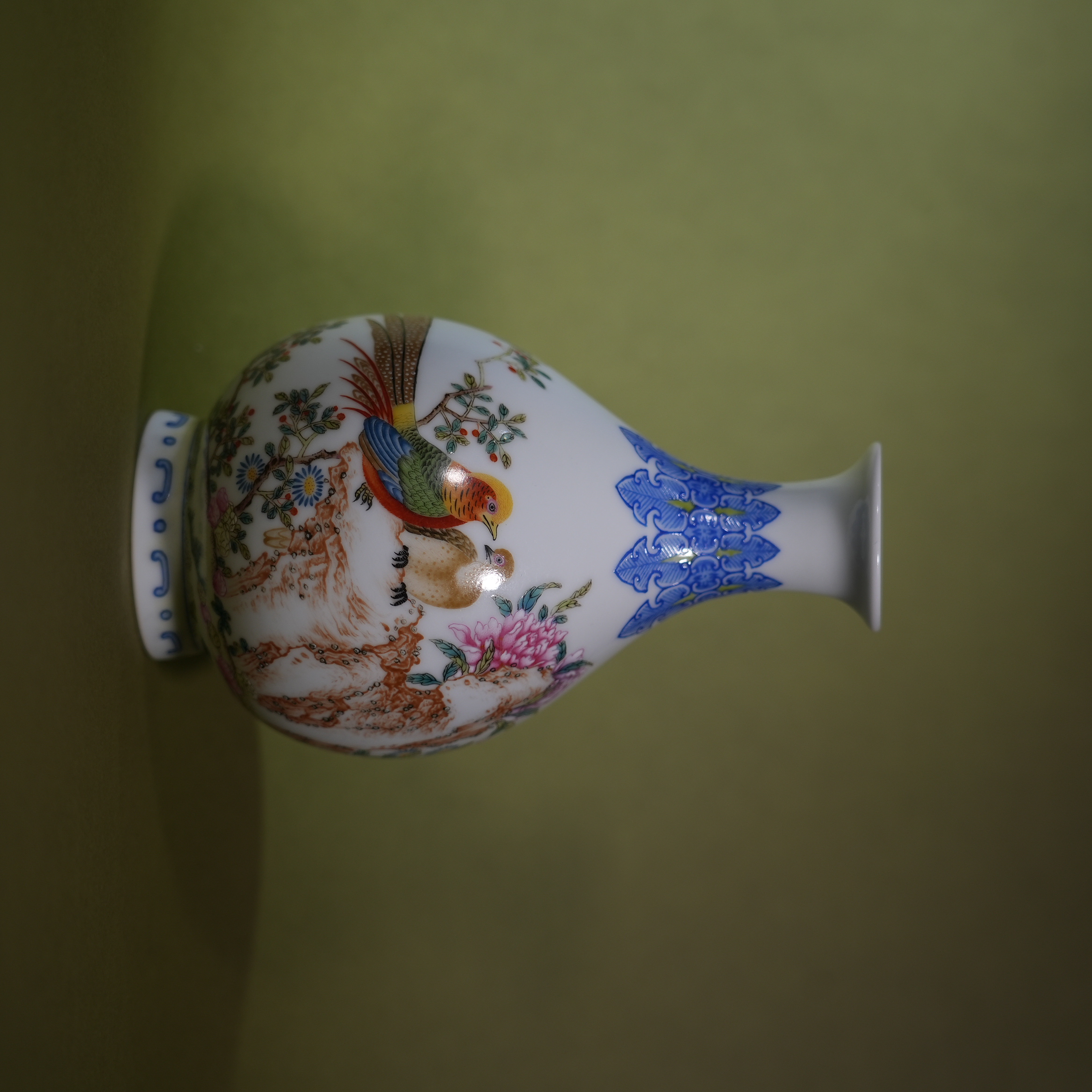 Antique Chinese Qing Dynasty Hand-Painted Famille Rose Golden Pheasant Vase