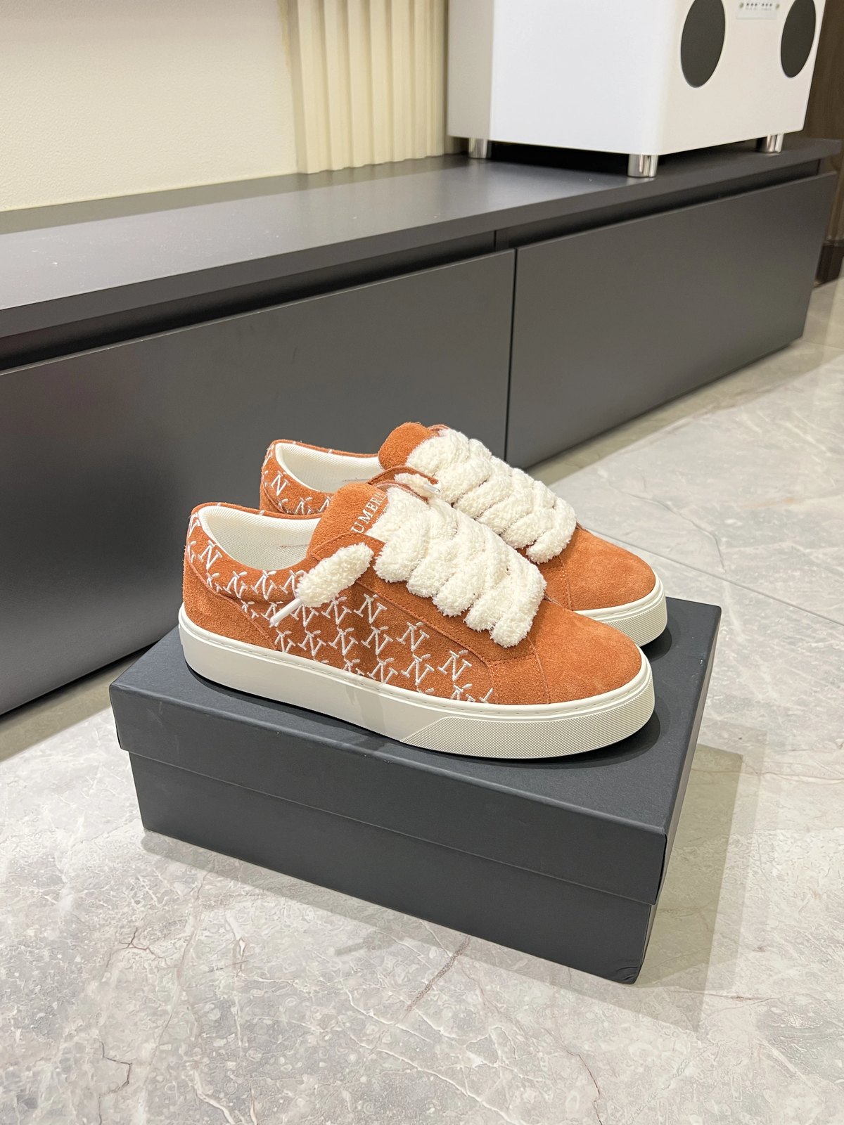 Numeris top-quality low-top shoes