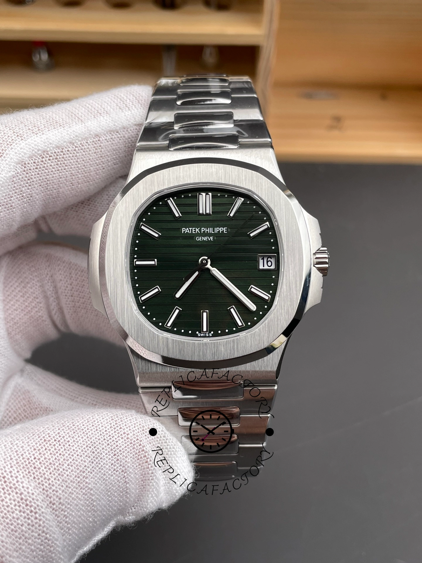 Replica Patek Philippe Nautilus 5711 1A Green Dial 40mm Mens Watch