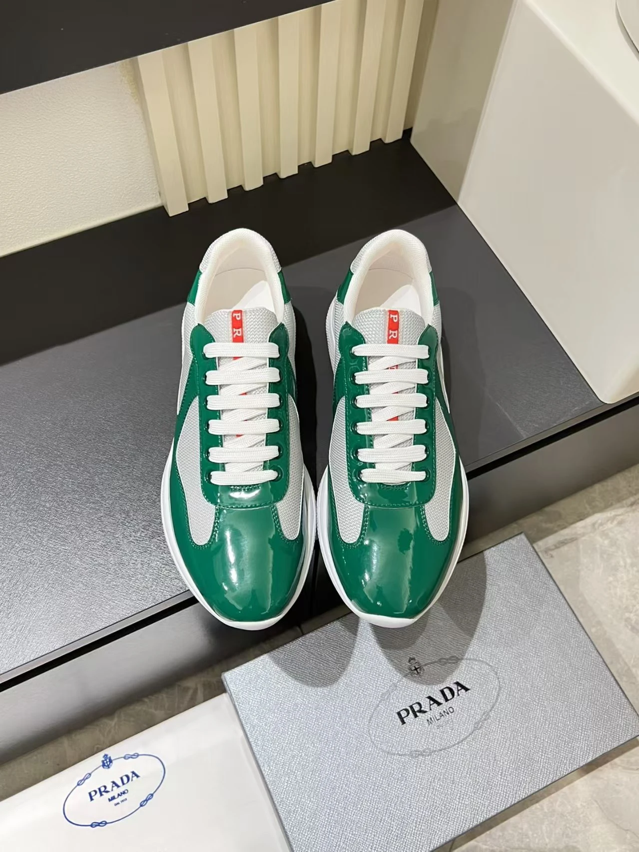 Prada top quality lacquer shoes