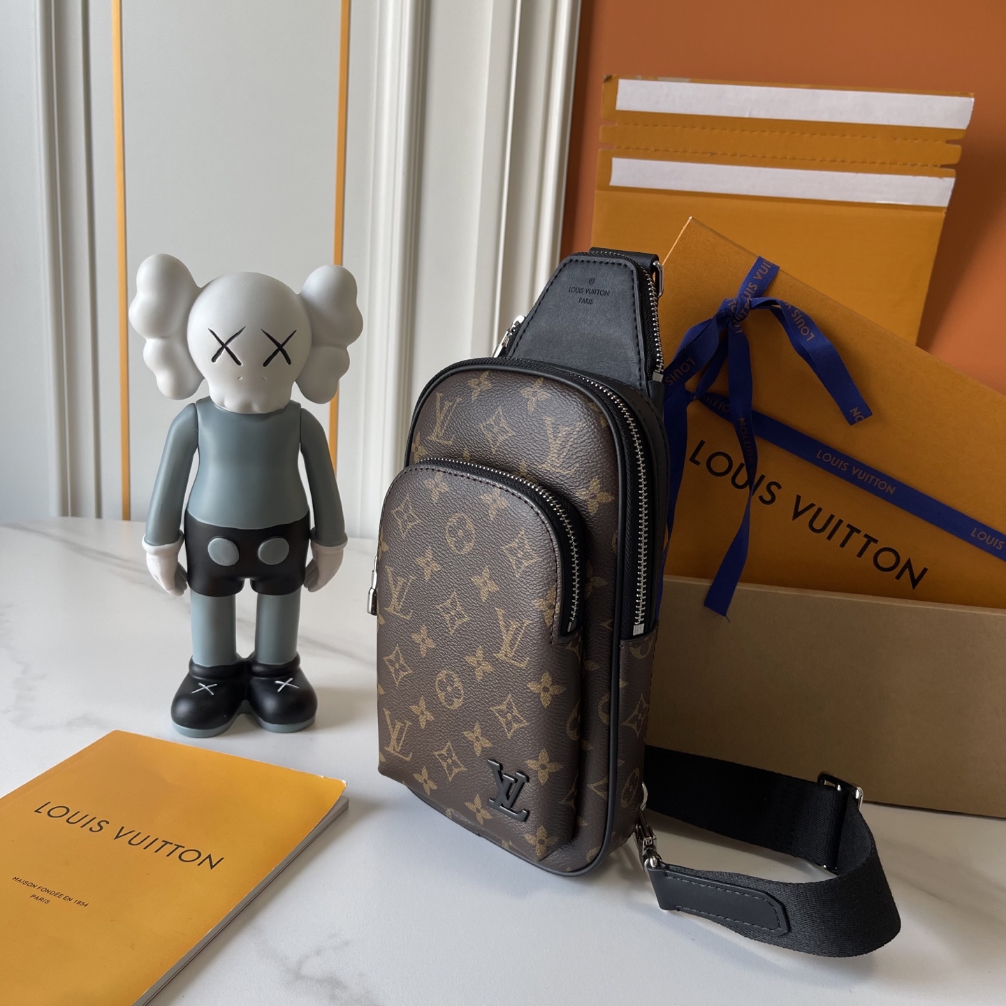 LV Avenue small shoulder bag
