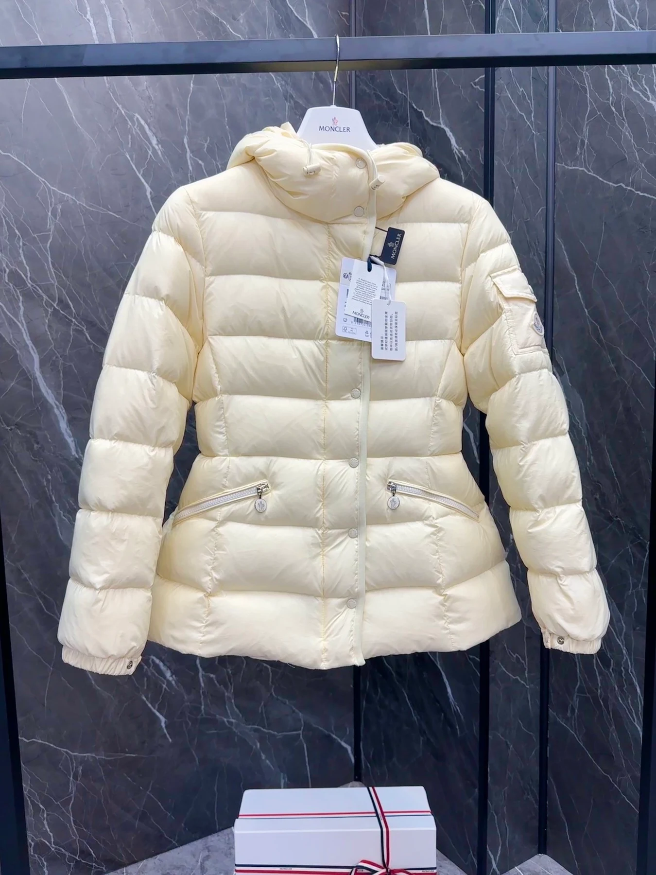 Moncler Barante Daunenjacken KK451541