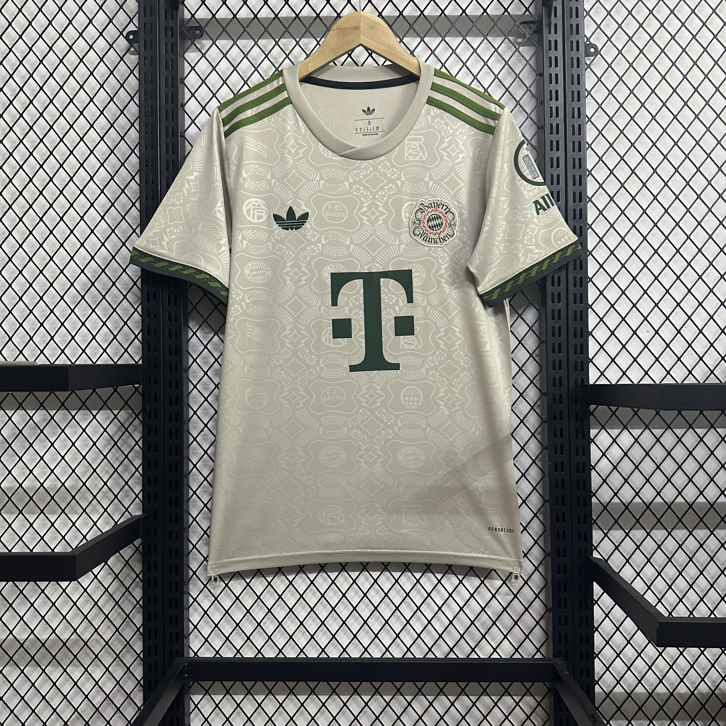 2025/2026 FC Bayern Munich 125th anniversary 190th Oktoberfest special Football Shirt (Fan Edition)