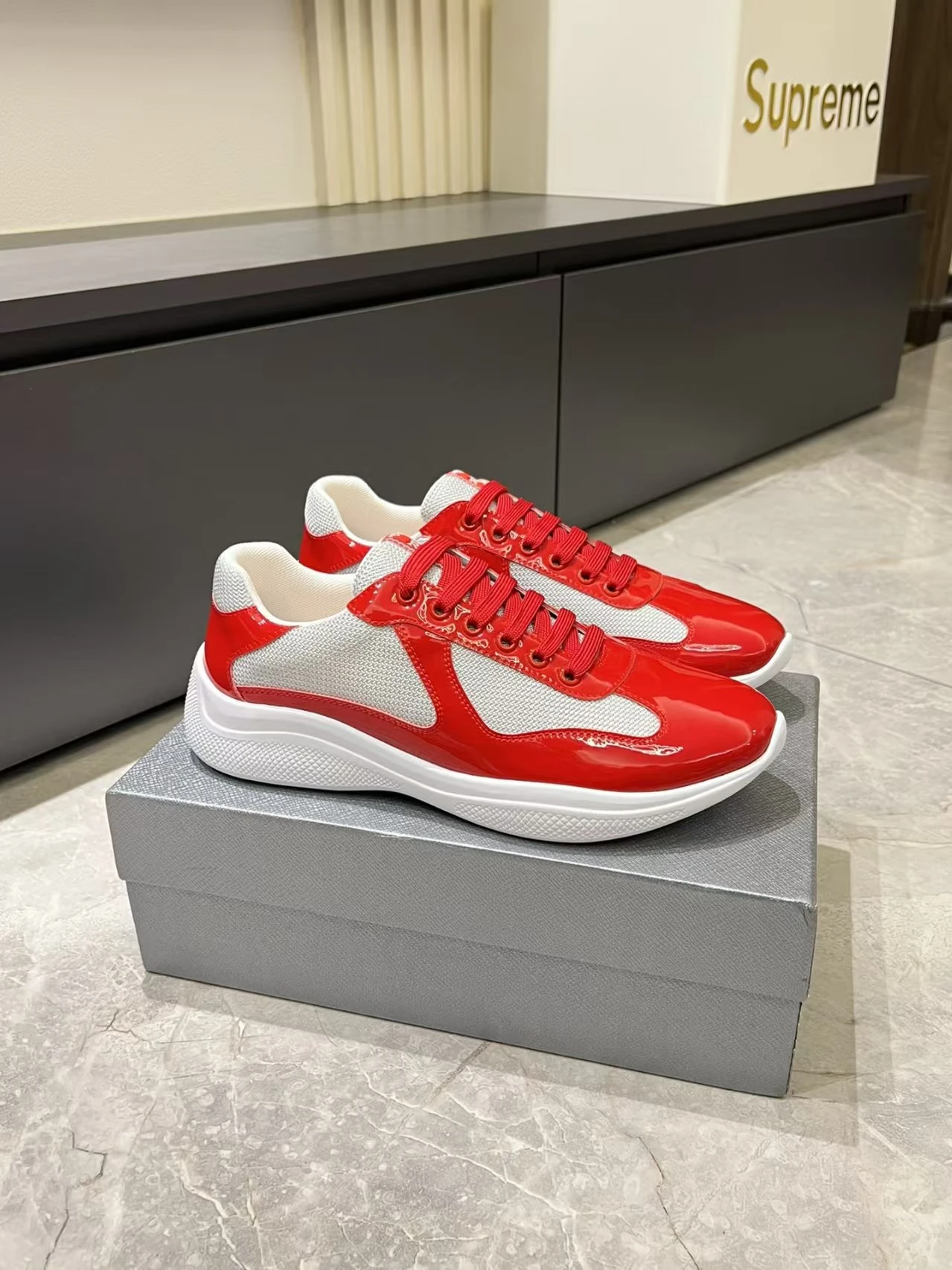 Prada top quality lacquer shoes