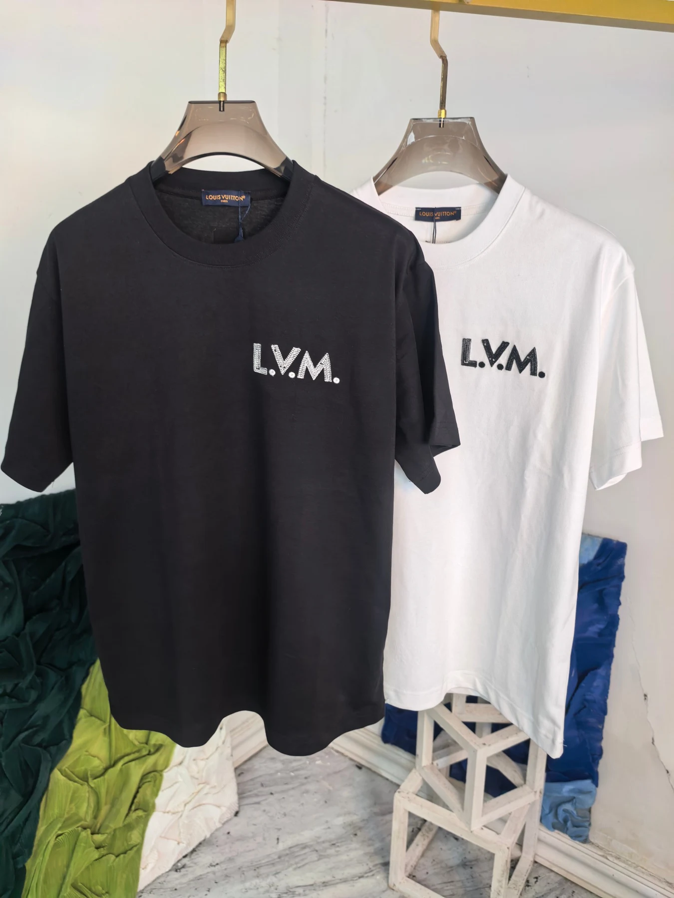 Louis Vuitton 26SS Baumwolle Rundhals T-Shirts UO277706