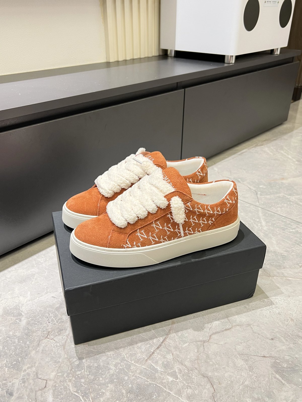 Numeris top-quality low-top shoes