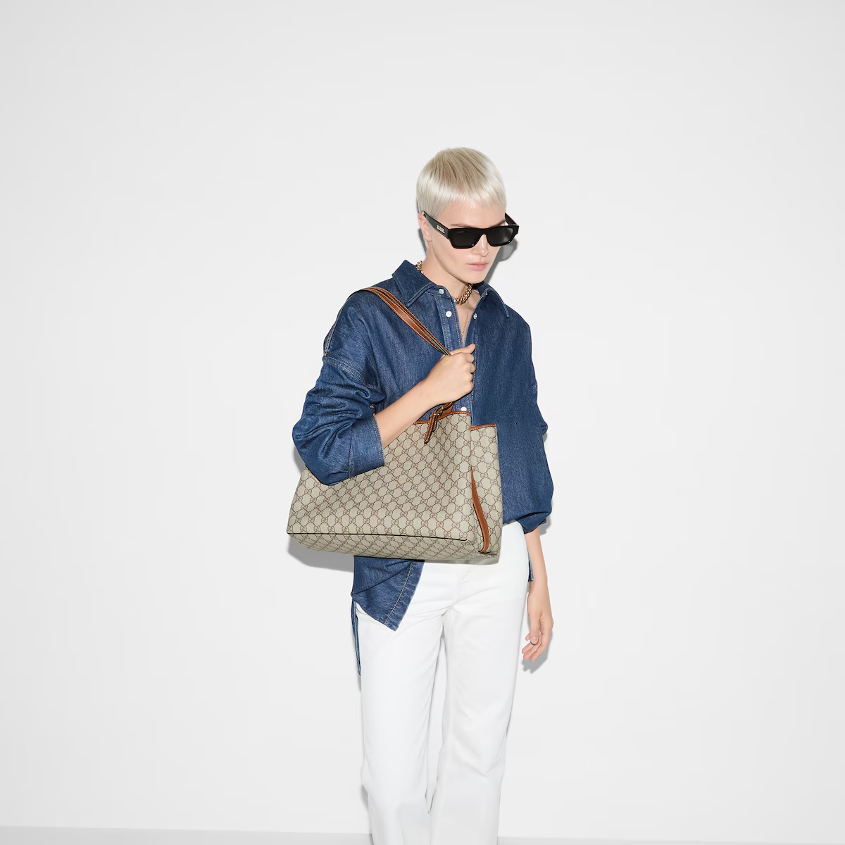 GG Emblem large tote bag
