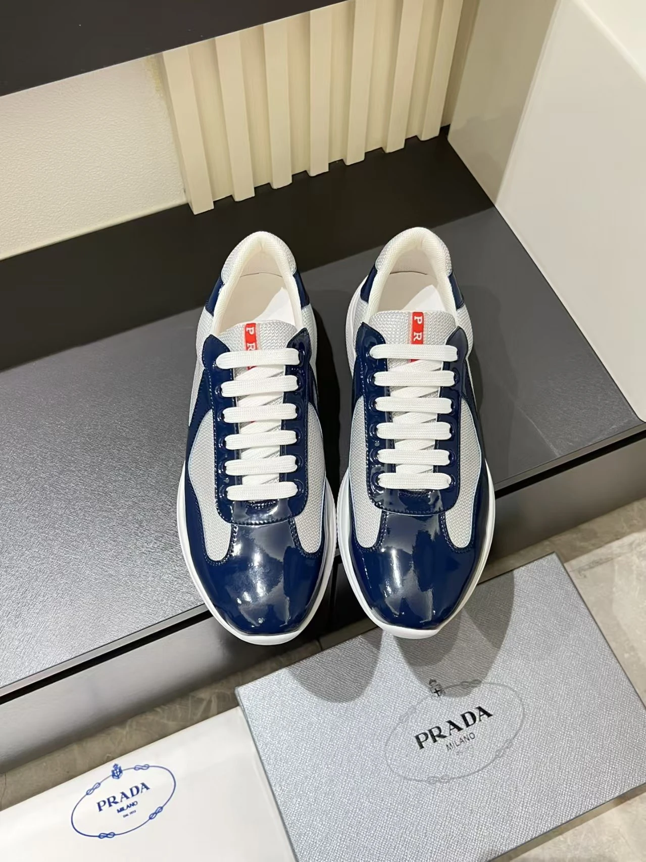 Prada top quality lacquer shoes