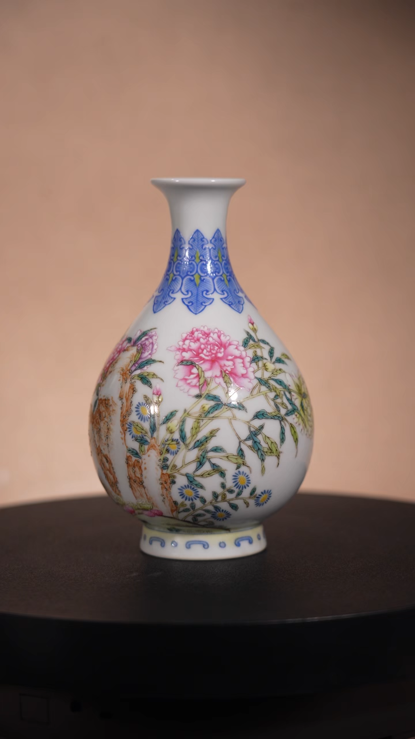 Antique Chinese Qing Dynasty Hand-Painted Famille Rose Golden Pheasant Vase