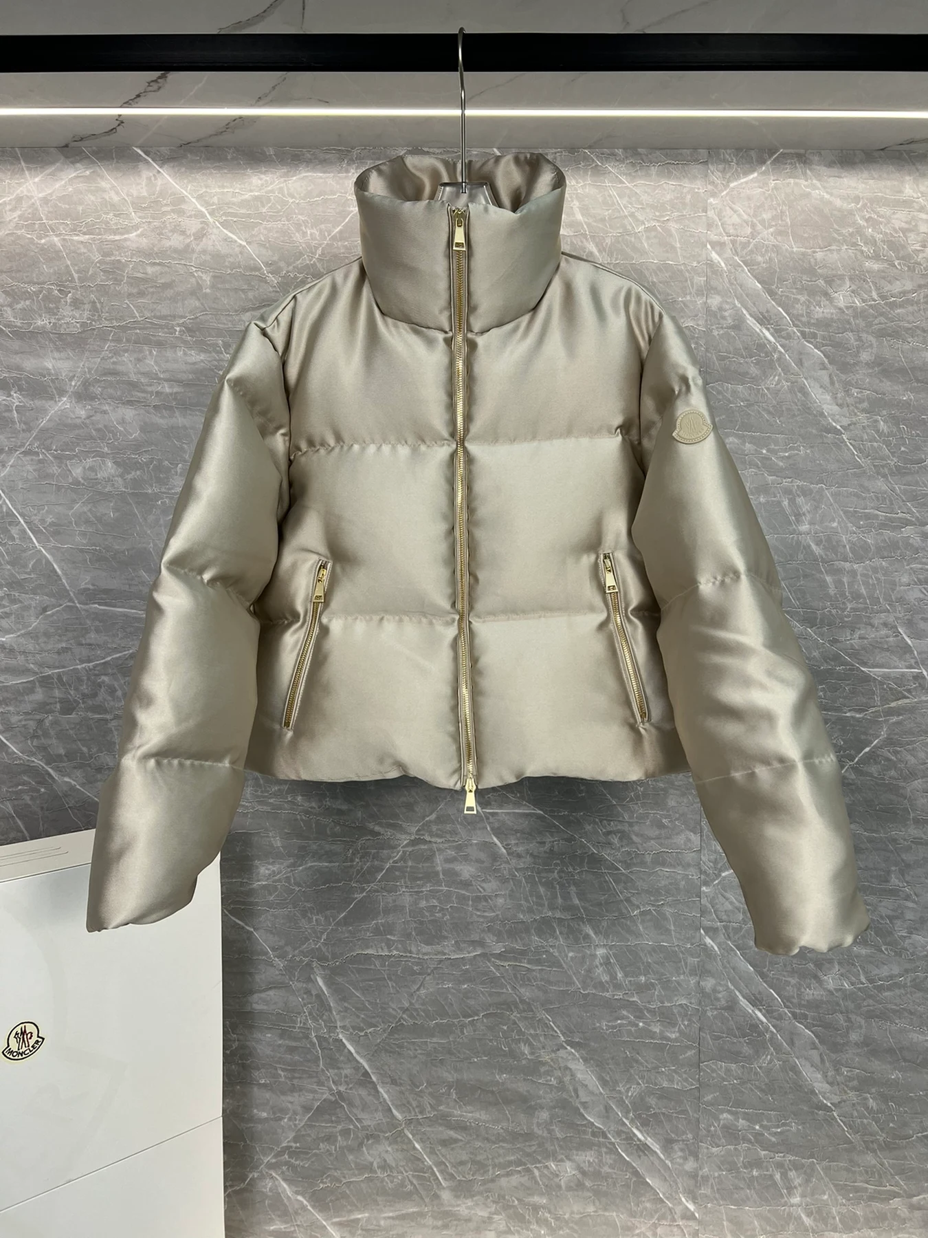 Moncler Bonnelles 24FW Satin Steppjacke Beige Daunenjacke WM588685