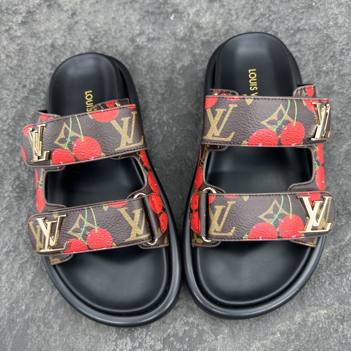 Louis Vuitton 2026ss LV x TM POOL PILLOW COMFORT Sandals Slippers Size 36-41