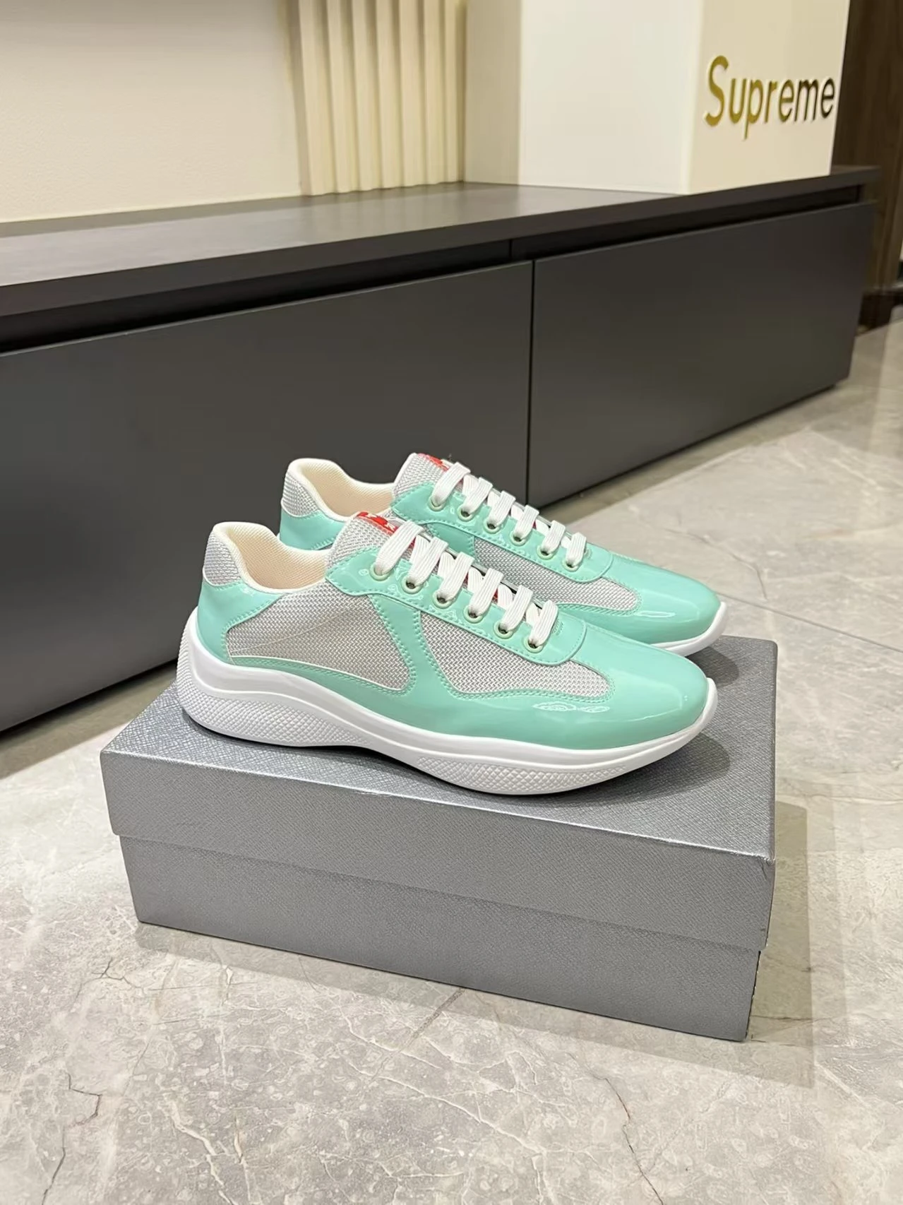 Prada top quality lacquer shoes