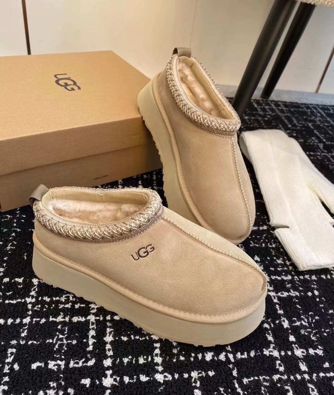UGG
