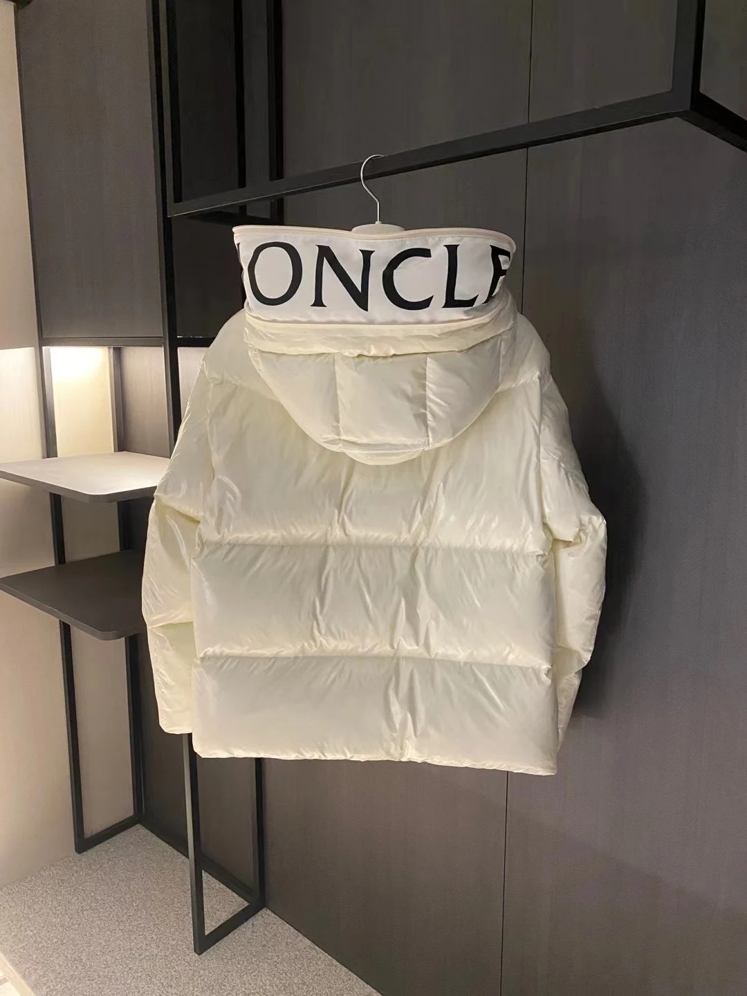 Moncler Huppe 25FW Daunenjacke Creme Daunenjacken IT151497