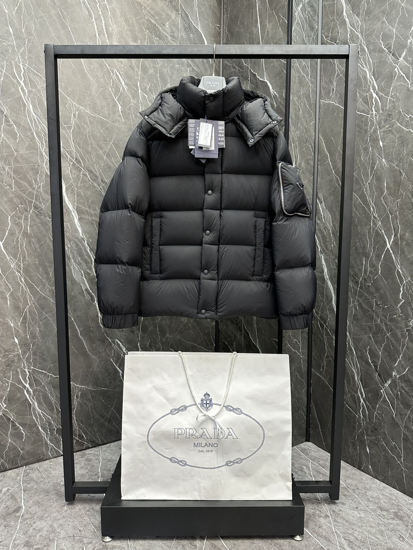 Prada Herbst/Winter 2026 Daunenjacke Größe S-XL