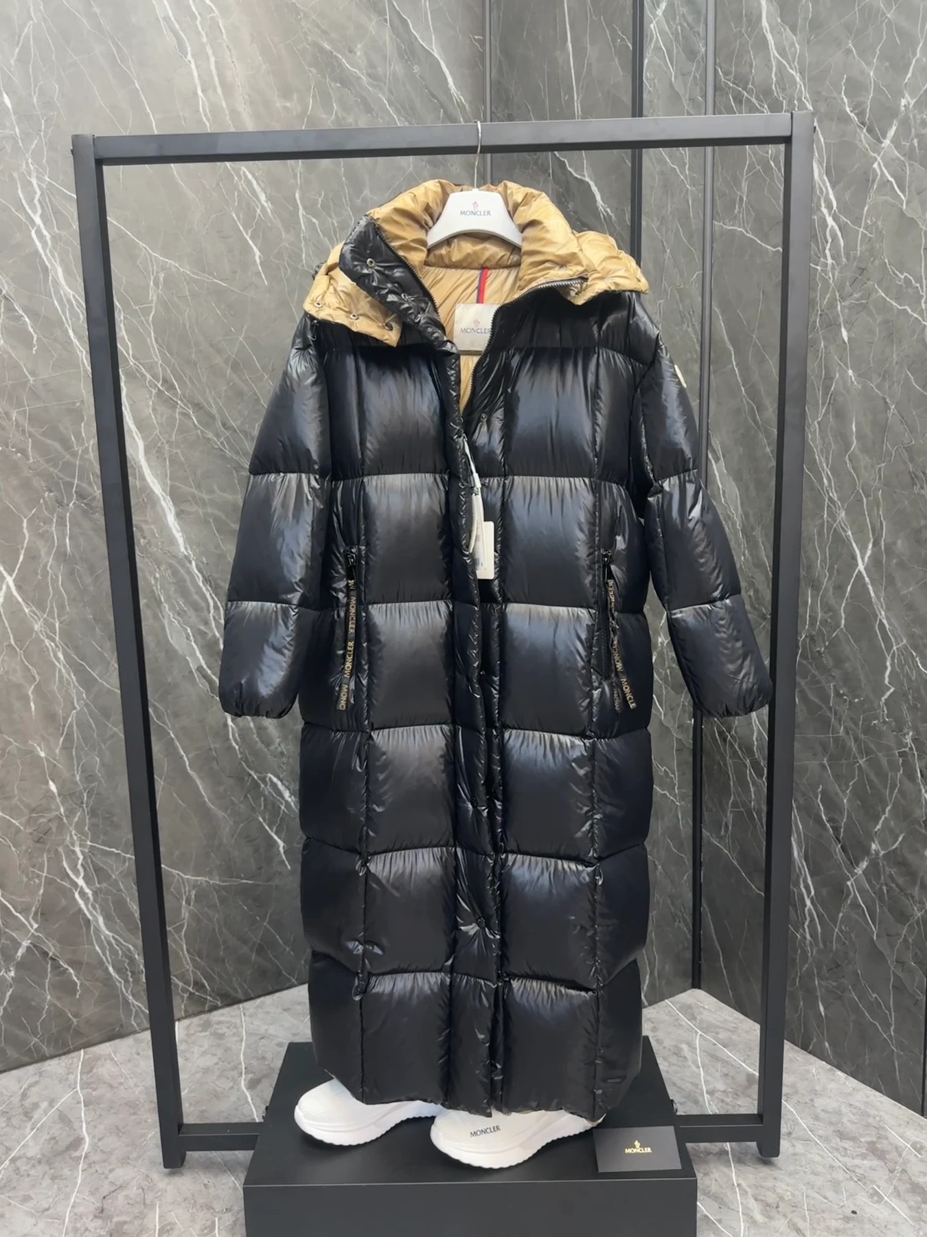 Moncler Parnaiba Lang Daunenjacken CH001182