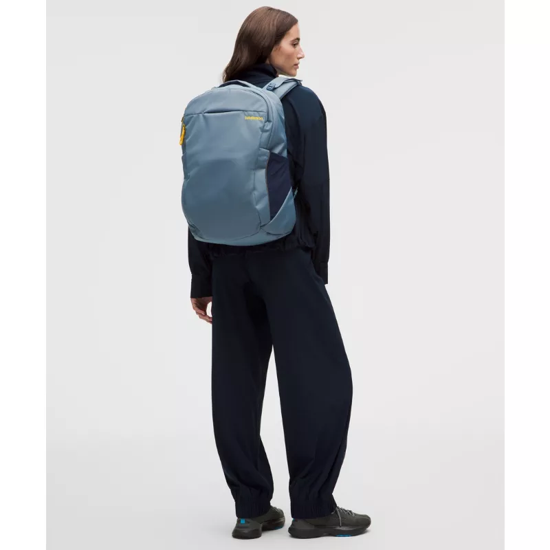 Triple-Zip Backpack 28L Tech Canvas