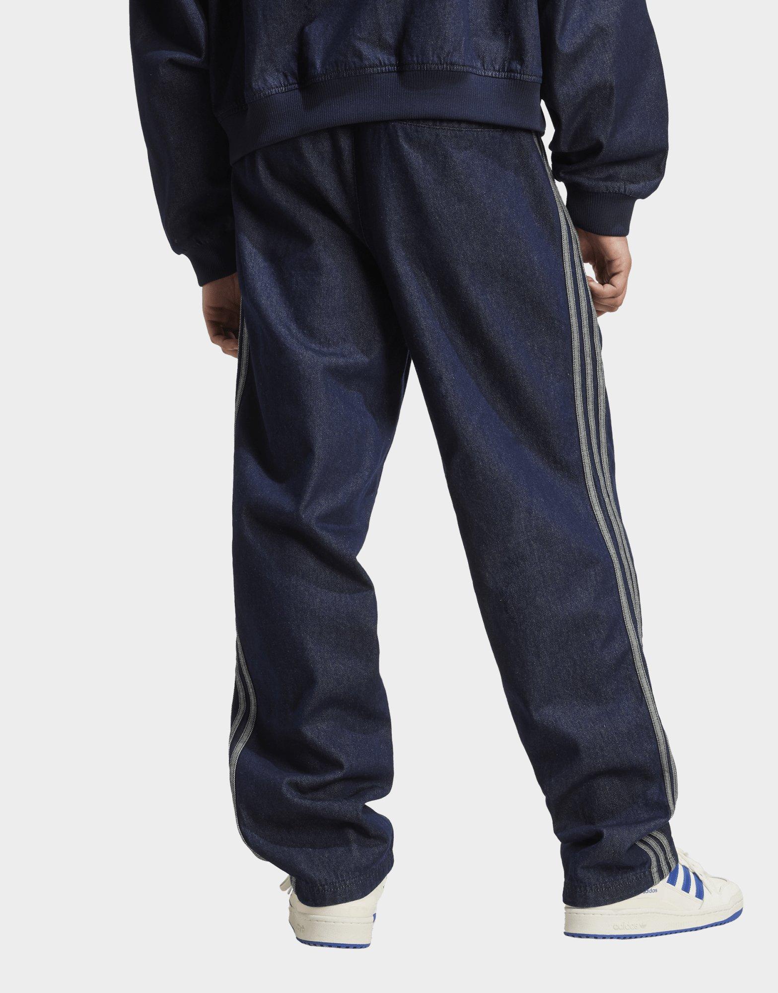 adidas adidas adicolor Trainingshose Denim Stone, locker geschnitten