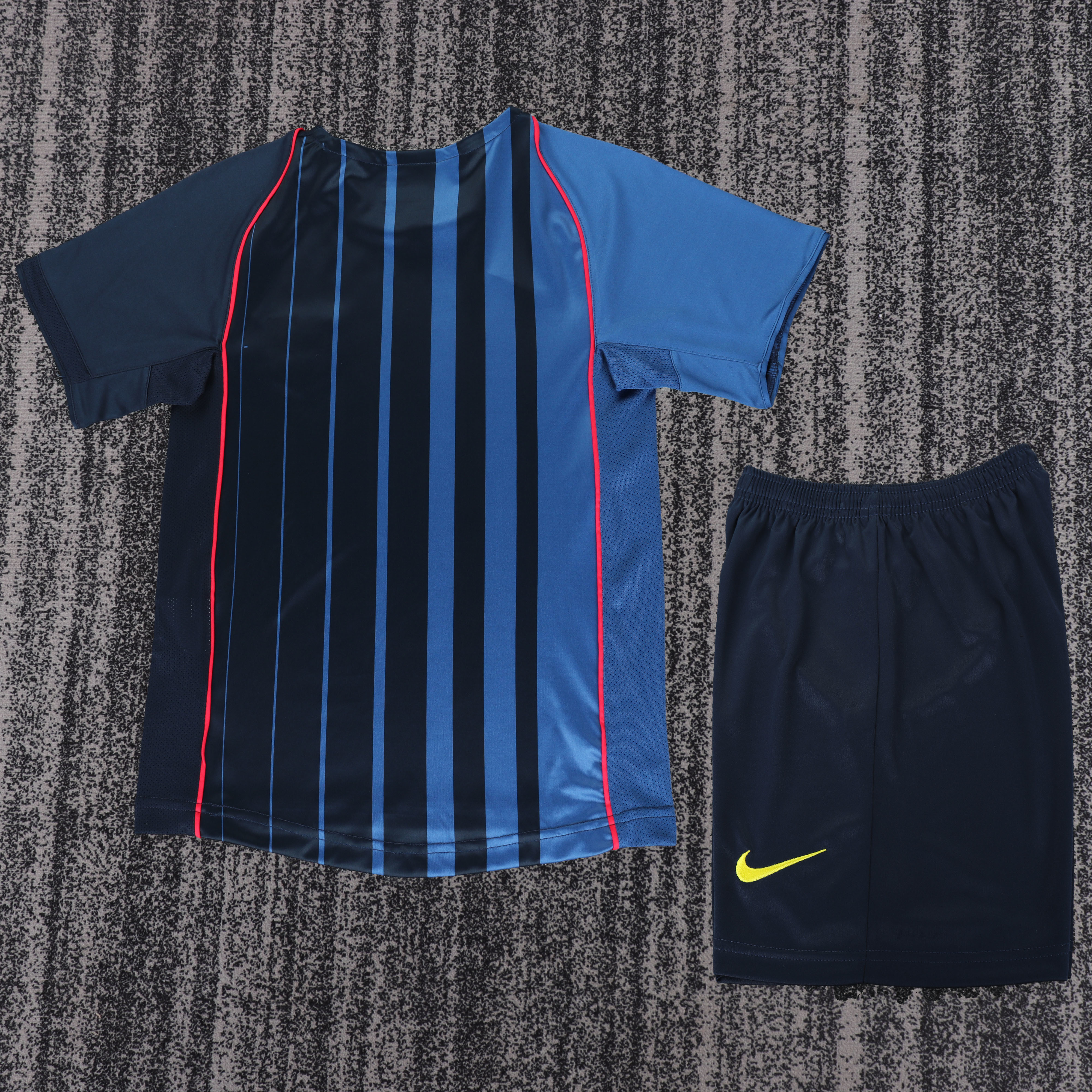 2004/2005 Barcelona Away Retro Kids Kit(Kids Kit)