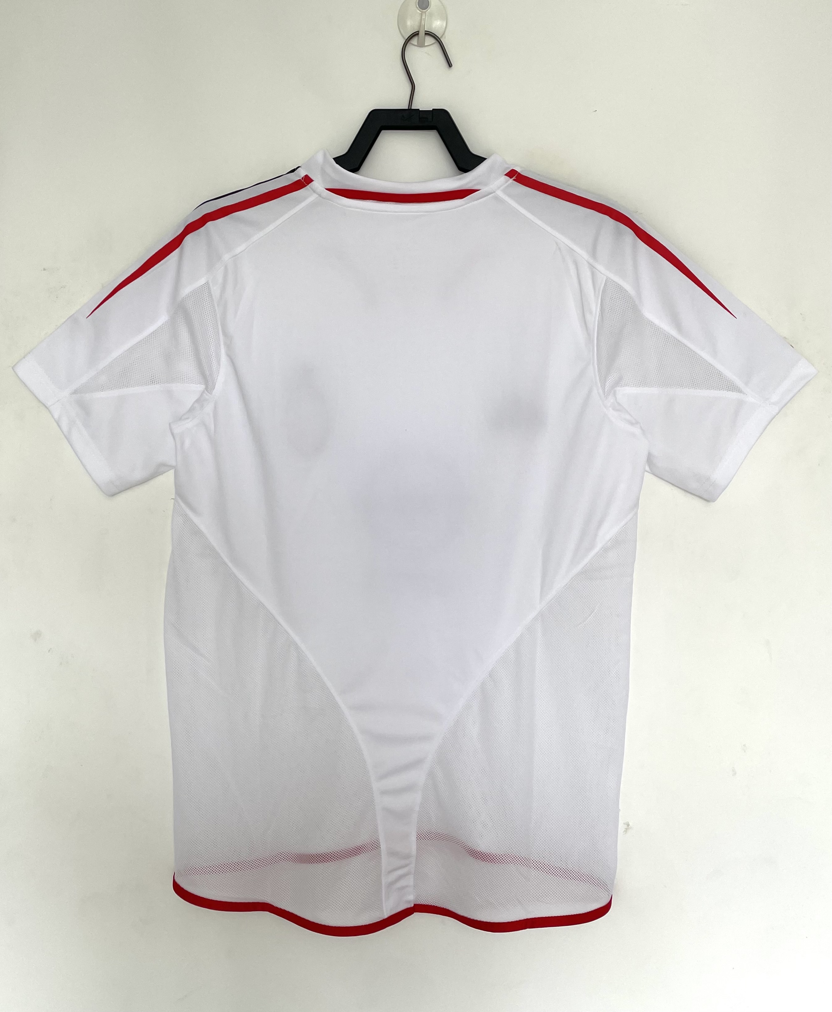 2004/2005 AC Milan Away Retro Football Shirt (Fan Edition)