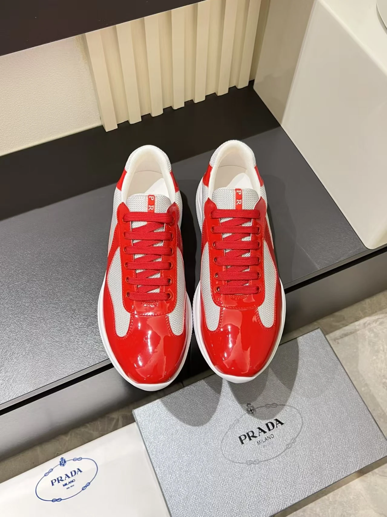 Prada top quality lacquer shoes