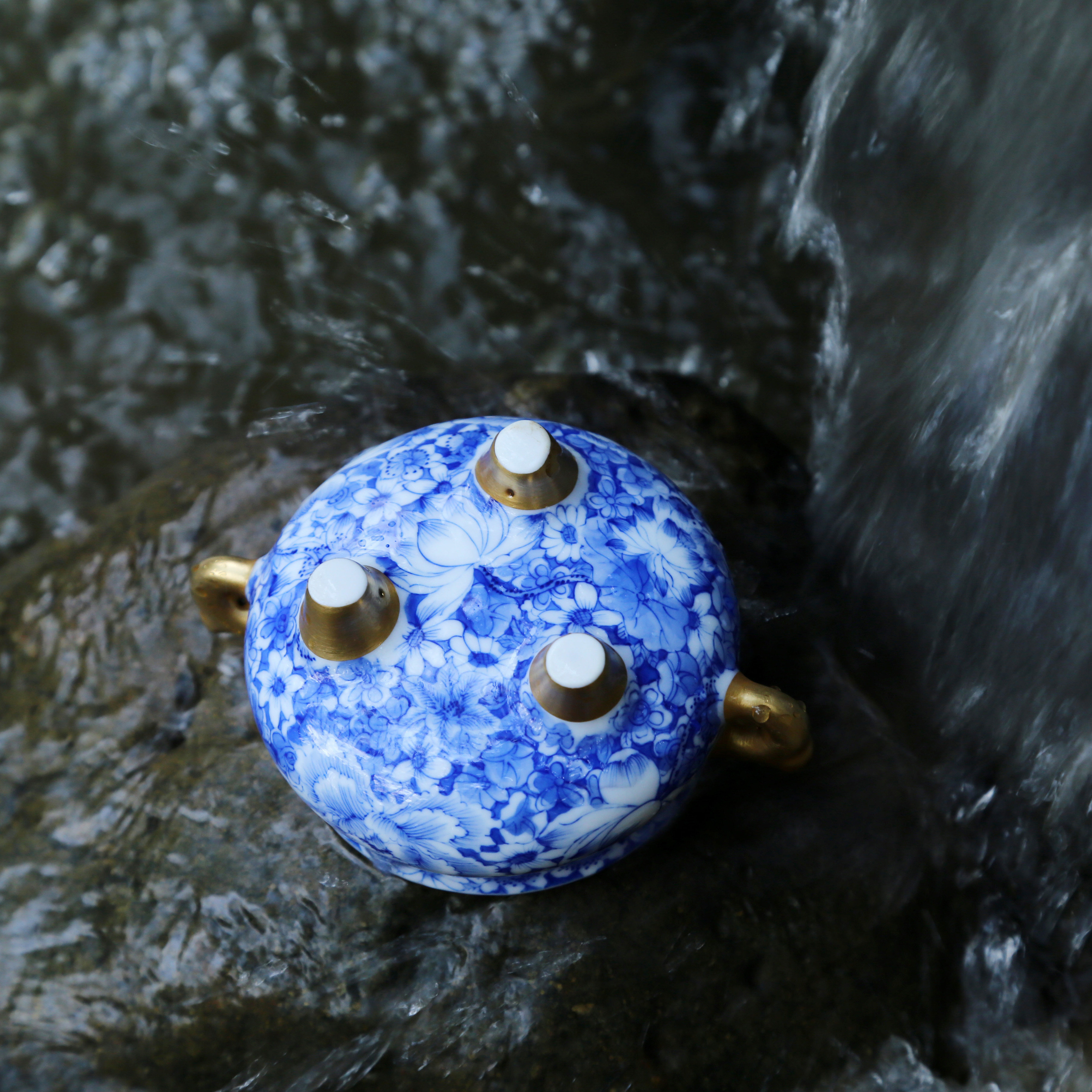 Premium Handmade Hand-Painted Tea Ware • Exquisite Thousand-Flower Incense Burner • Jingdezhen Openwork Carving • 24K Gold Gilded Incense Burner