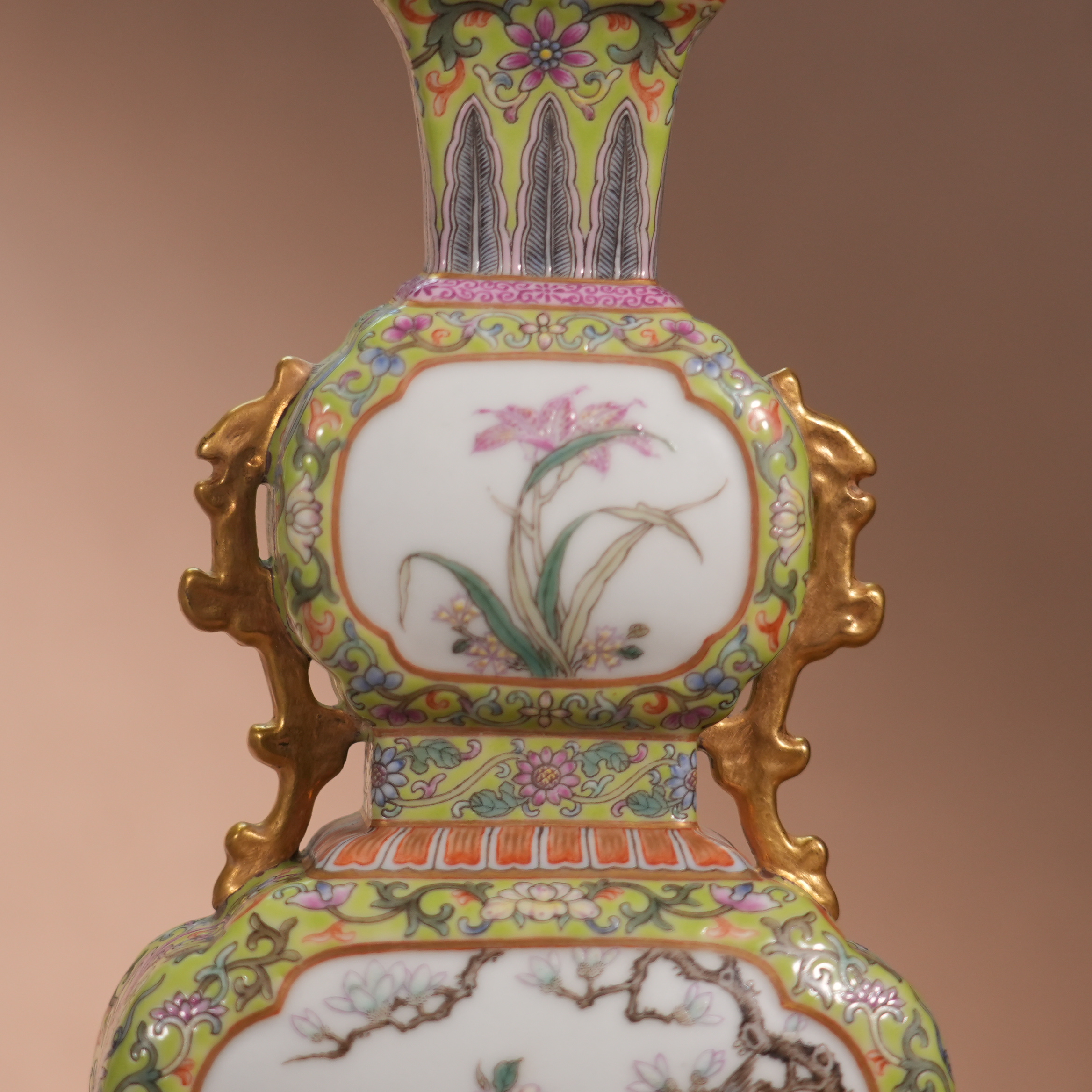 Ancient Chinese Famille Rose Gourd-Shaped Wall Vase with Openwork Bird and Flower Motifs