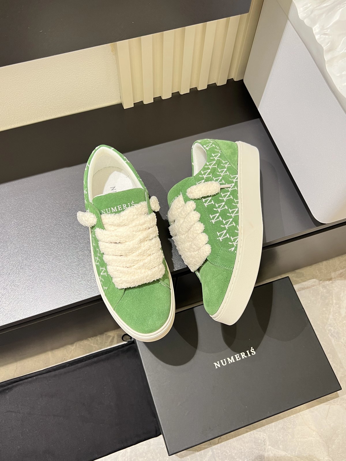 Numeris top-quality low-top shoes