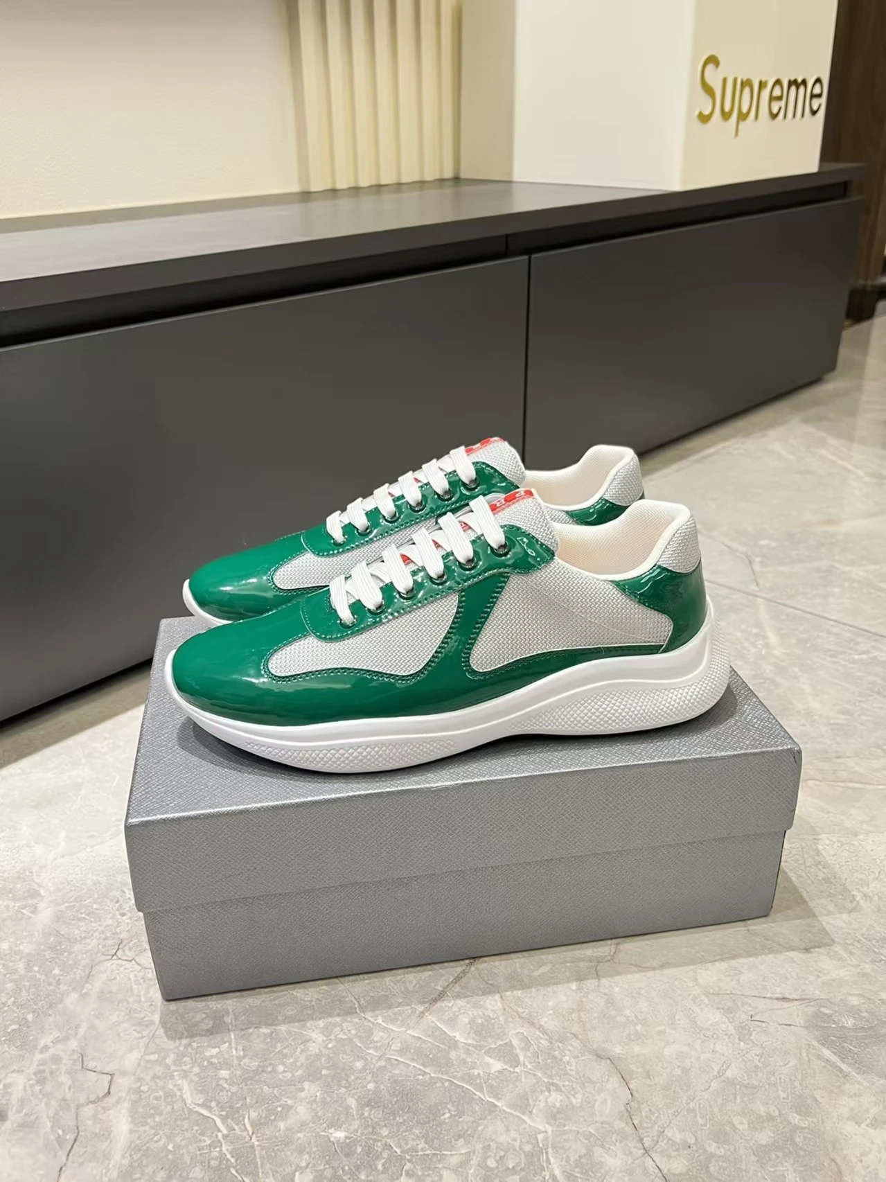 Prada top quality lacquer shoes