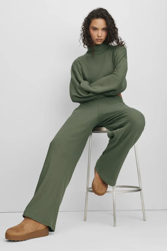Ribbed Mid-Rise Reset Pant