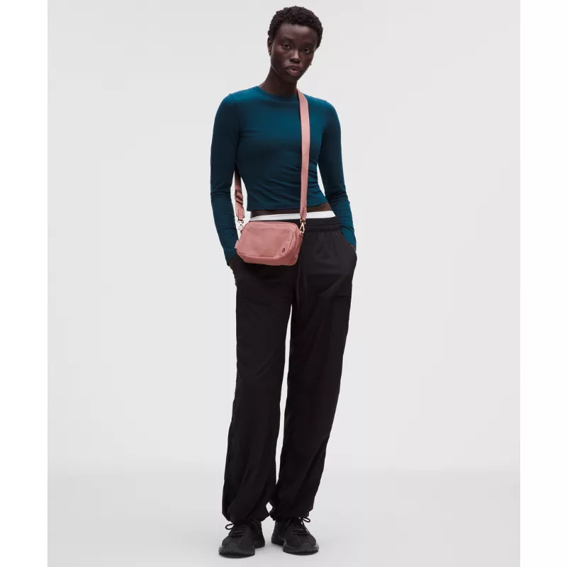 Everywhere Crossbody Bag 2L Metal Hardware