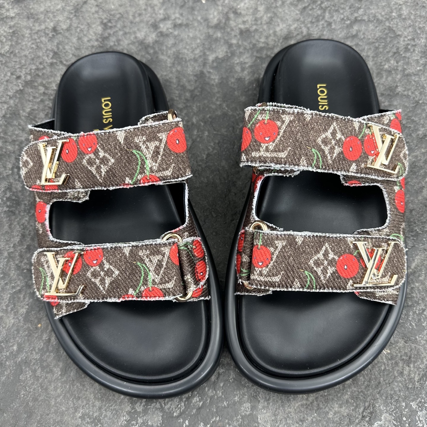 Louis Vuitton 2026ss LV x TM POOL PILLOW COMFORT Sandals Slippers Size 36-41
