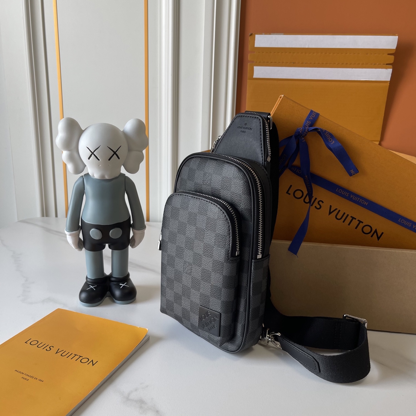 LV Avenue small shoulder bag