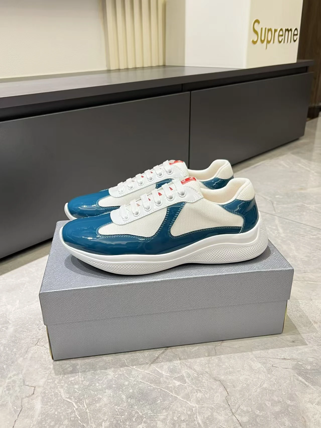 Prada top quality lacquer shoes