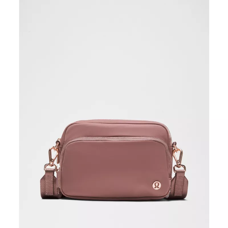 Everywhere Crossbody Bag 2L Metal Hardware
