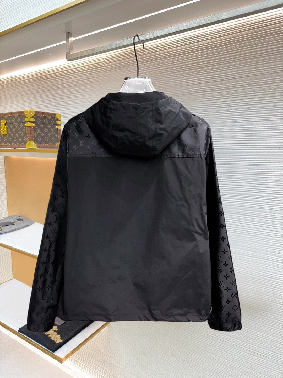 Louis Vuitton Monogram 26SS Kapuze Jacken Schwarz Jacken UA857017