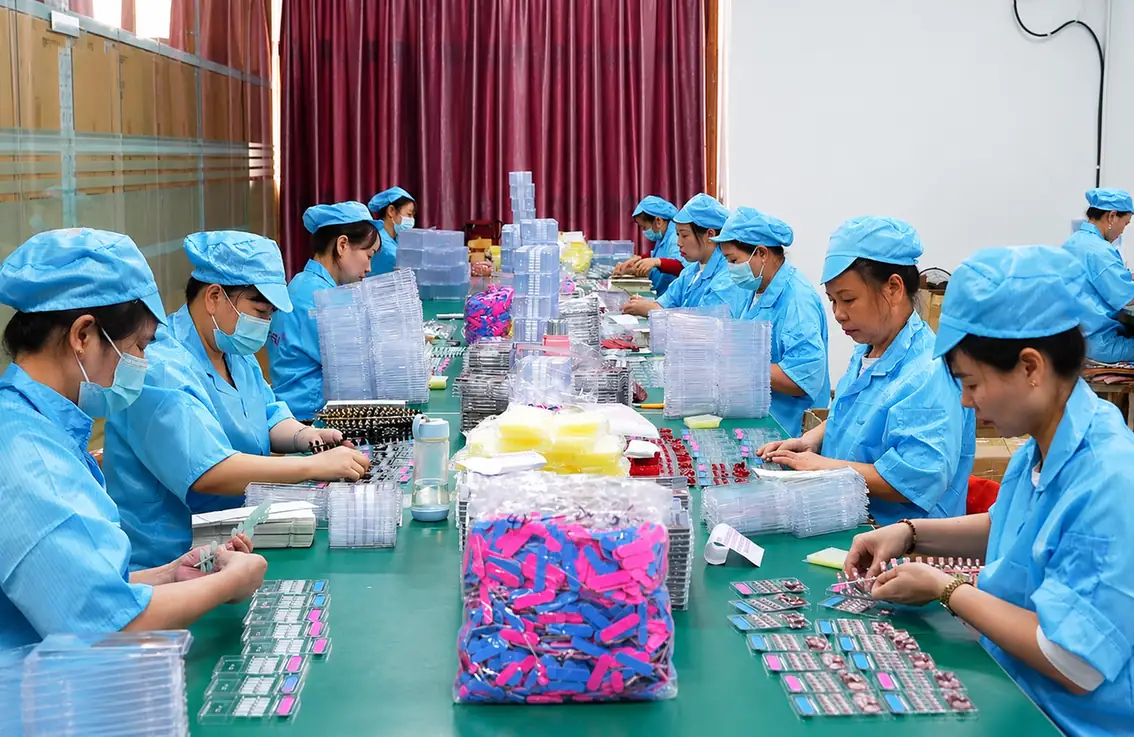 Press-On Nail Assembly and Packaging Workshop for OEM Production