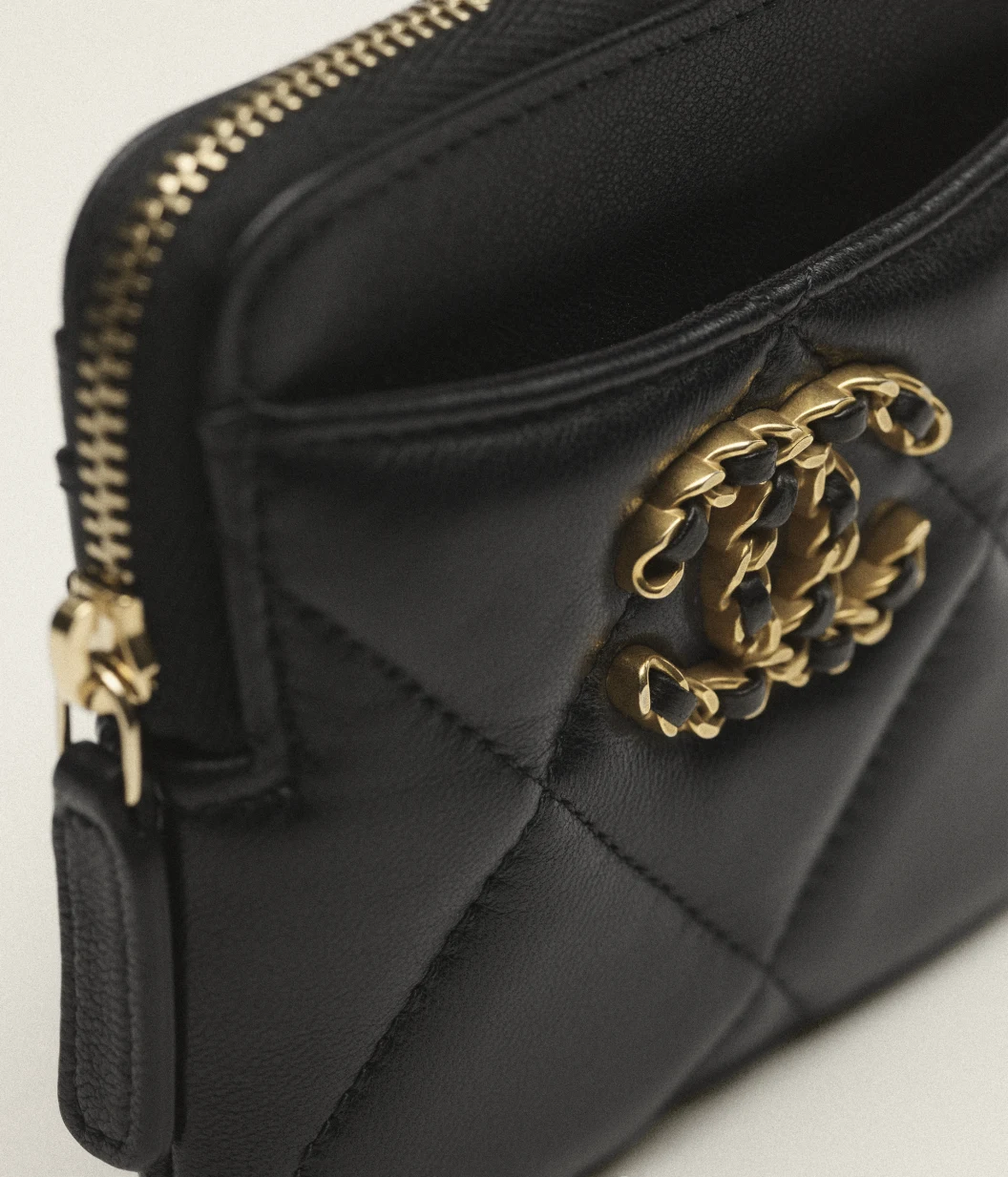 CHANEL 19 Zipped Coin Purse Shiny Lambskin, Gold-Tone, Silver-Tone & Ruthenium-Finish Metal Black