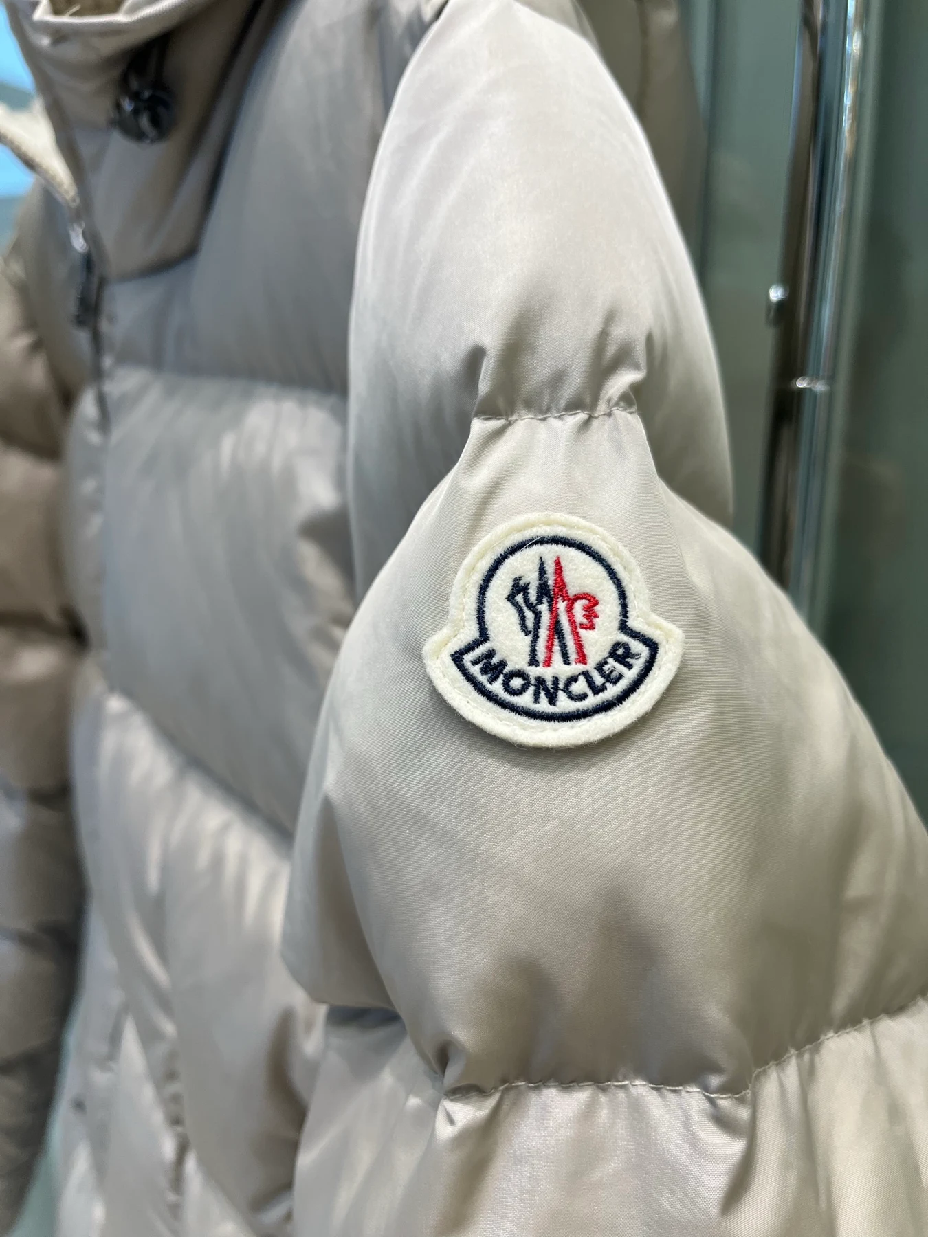 Moncler Avoce Beigefarbene Daunenjacken PQ530651