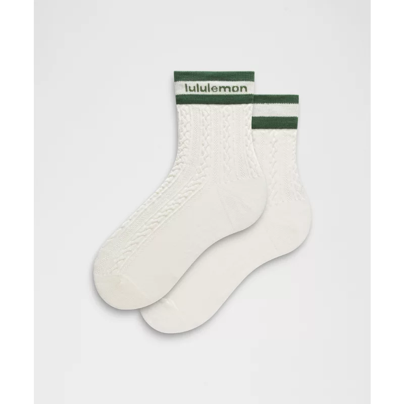 Unisex Cable-Knit Quarter Socks