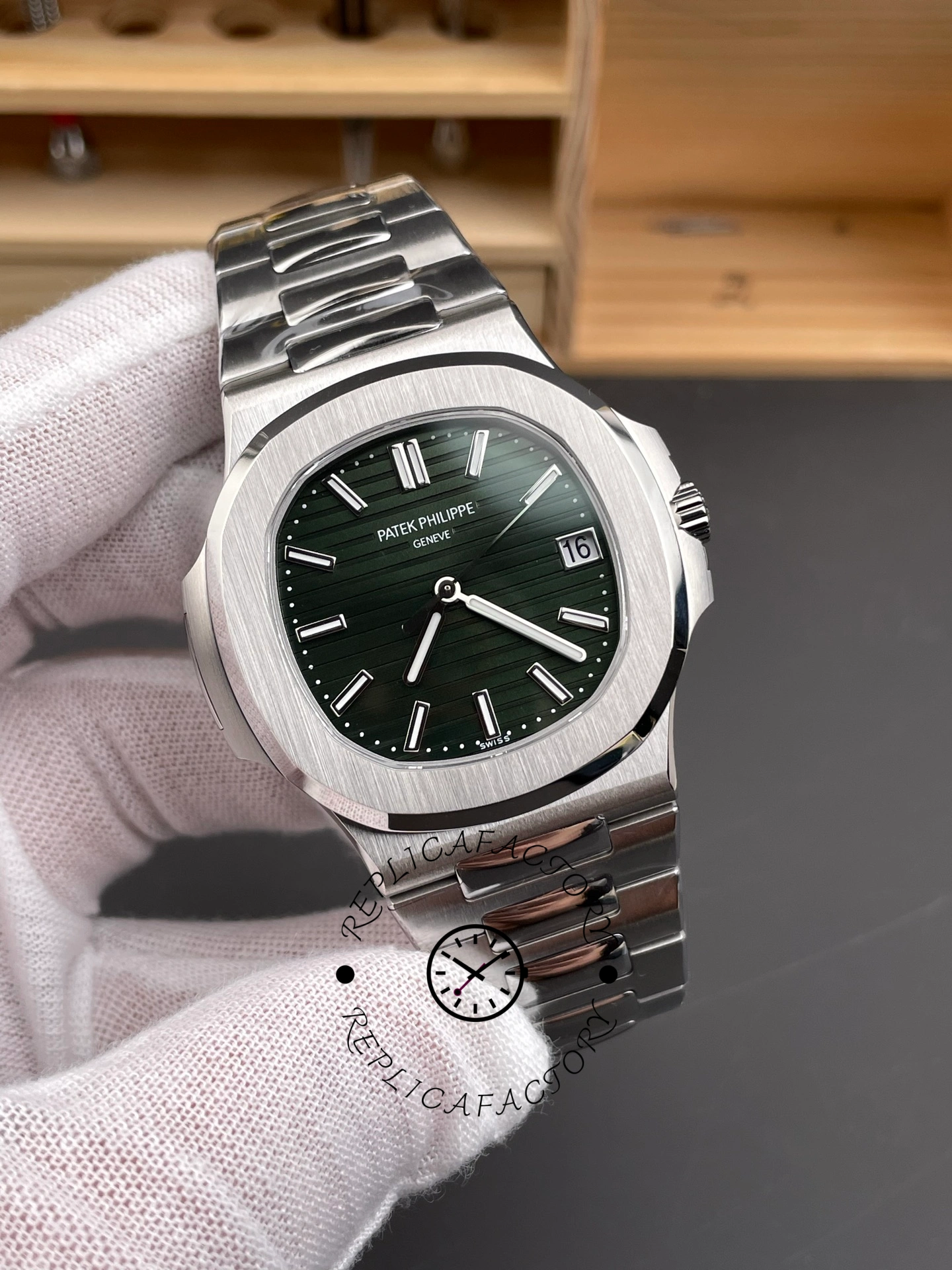 Replica Patek Philippe Nautilus 5711 1A Green Dial 40mm Mens Watch