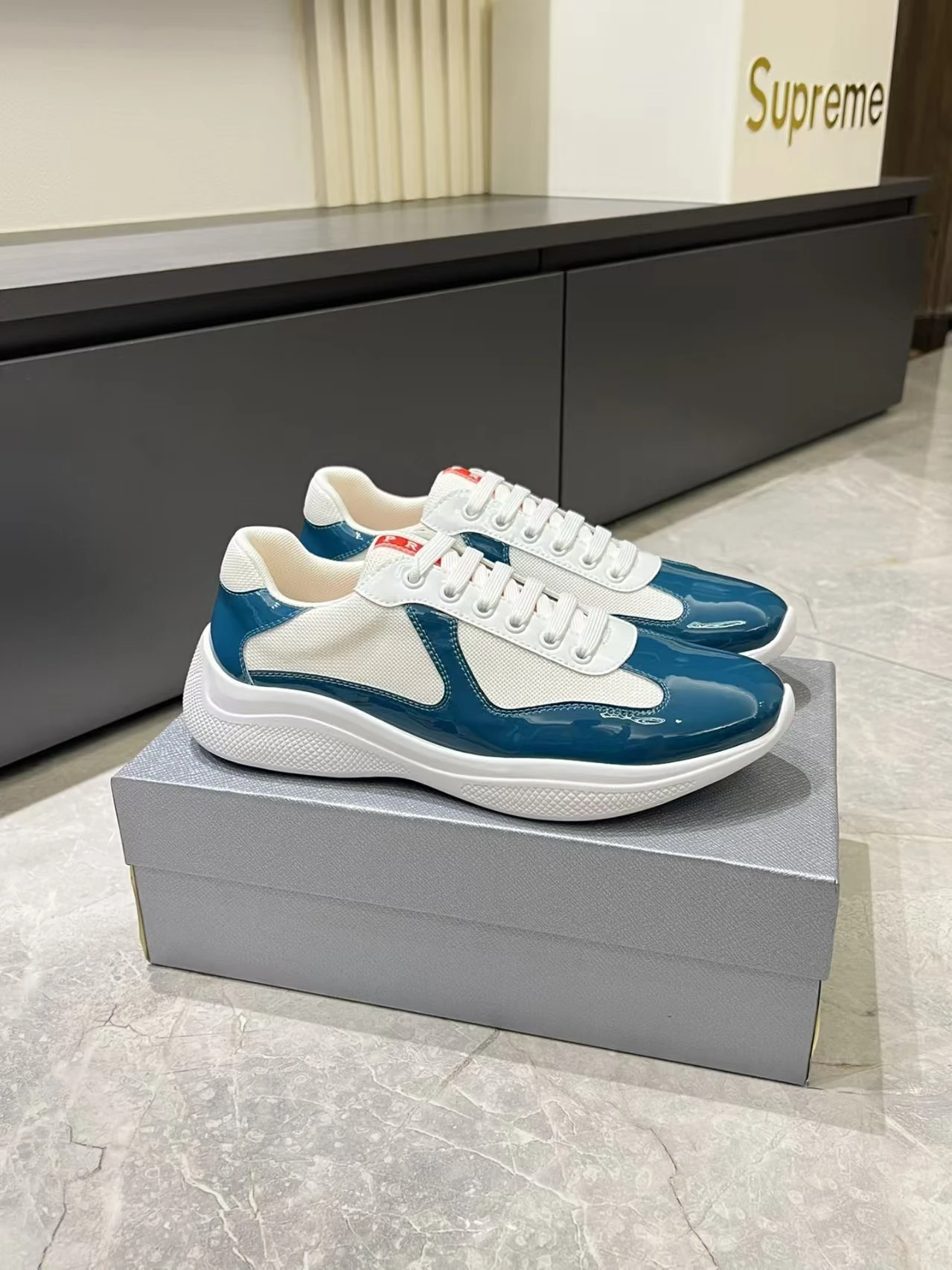 Prada top quality lacquer shoes